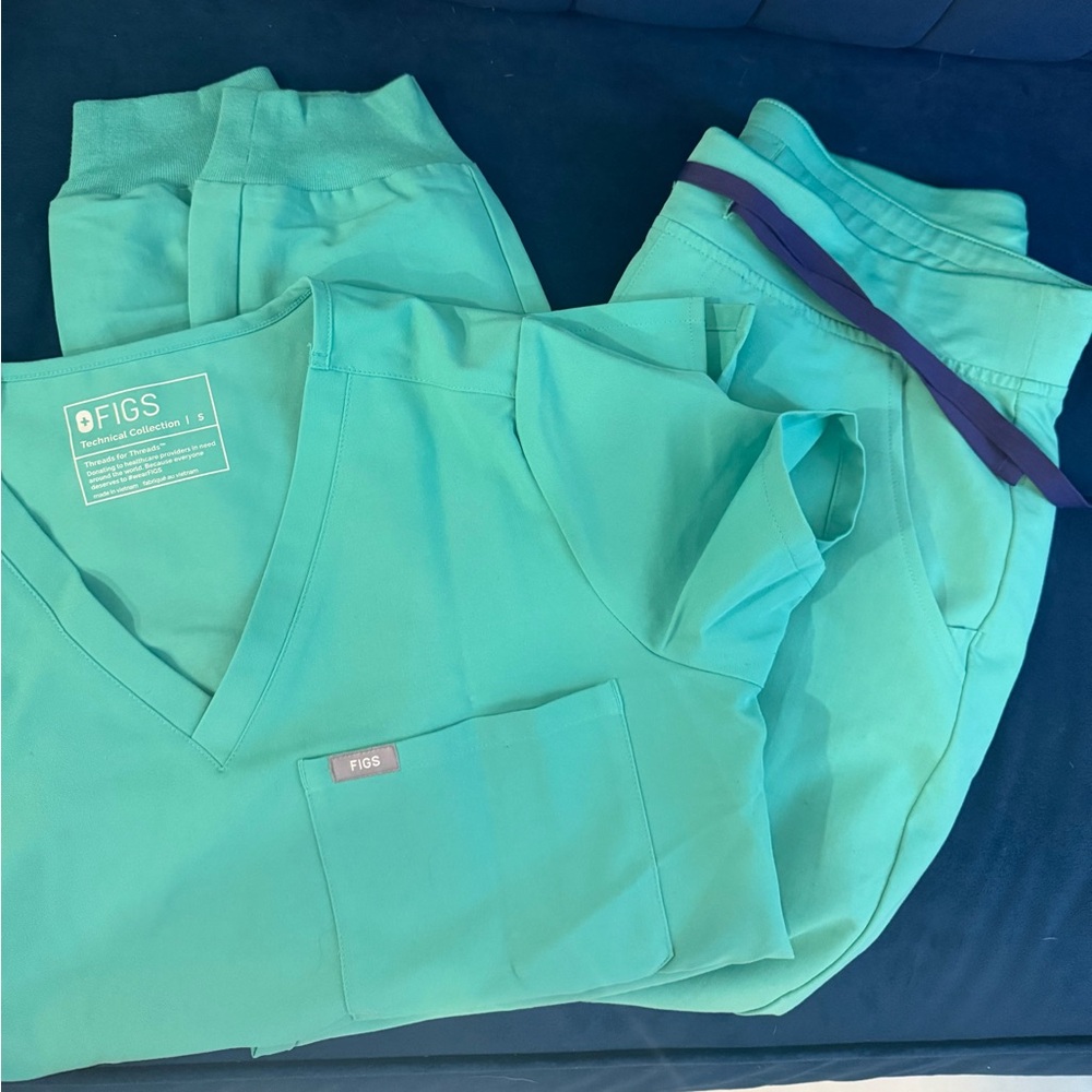 Figs scrubs